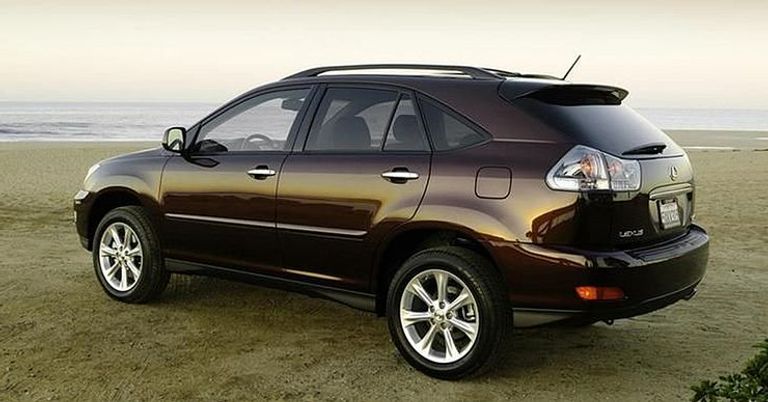 طراز لكزس RX400h Hybrid تشارليز ثيرون