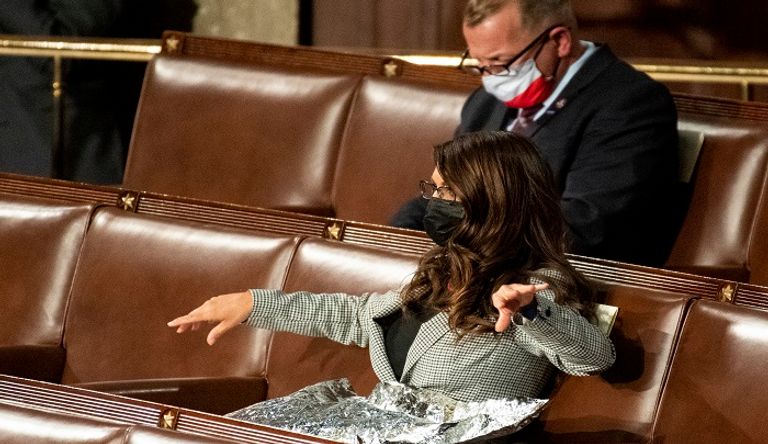 بايدن في الكونجرس ومن خلفه هاريس وبيلوسي - الفرنسية