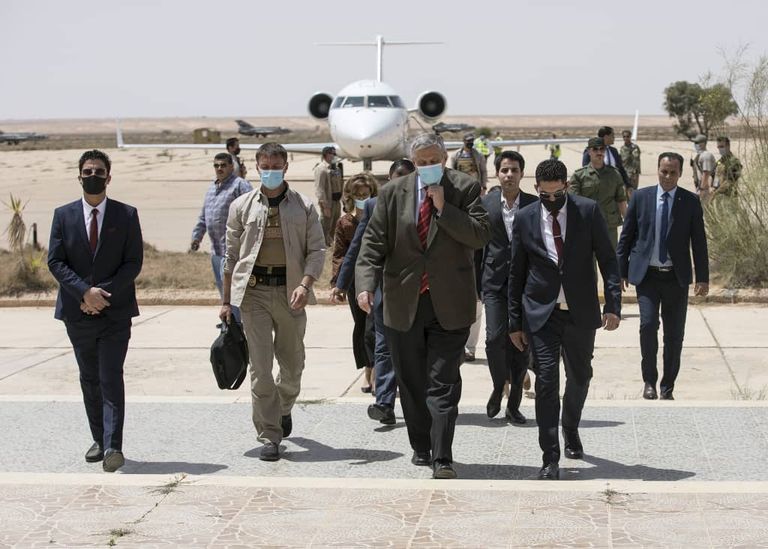 رئيس المجلس الرئاسي الليبي خلال لقائه المبعوث الأممي