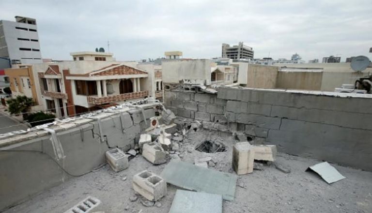 سقف تعرض للتدمير إثر هجوم صاروخي قرب مطار أربيل في فبراير - رويترز