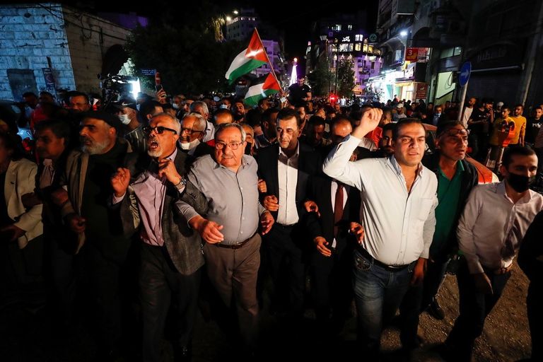 مسيرة منددة بقرار تأجيل الانتخابات