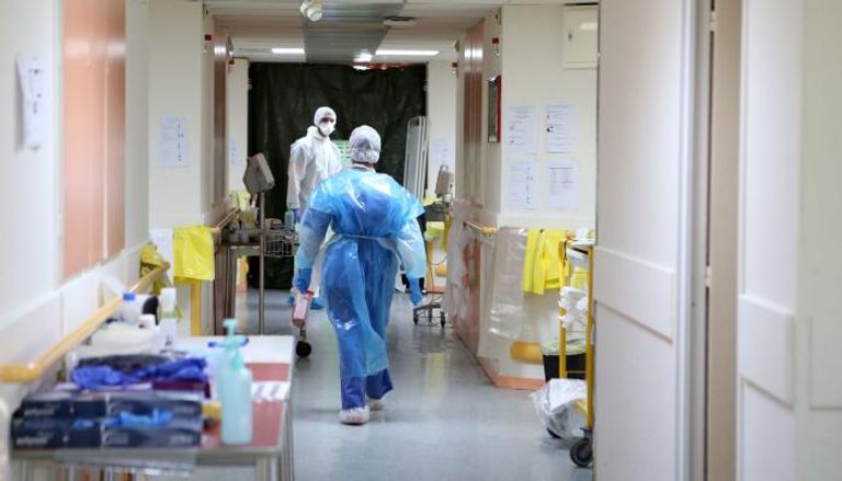 تراجع أعداد مرضى كورونا في المستشفيات الفرنسية  