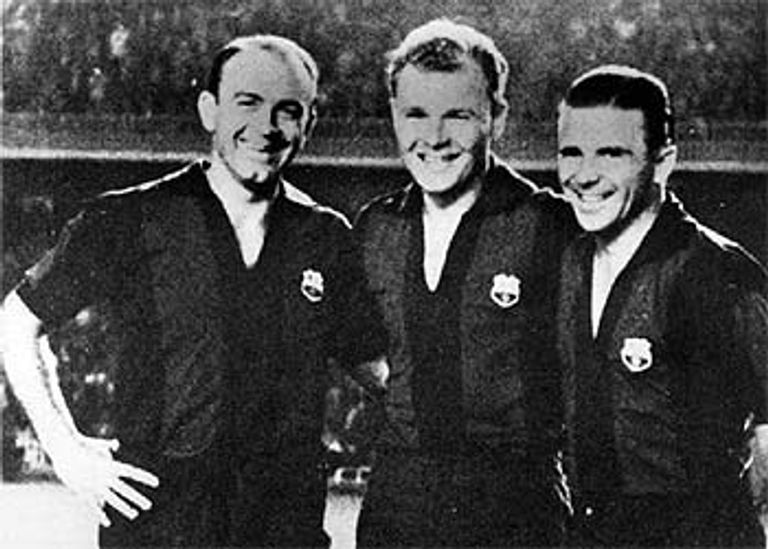 ألفريدو دي ستيفانو (يمين) بقميص برشلونة