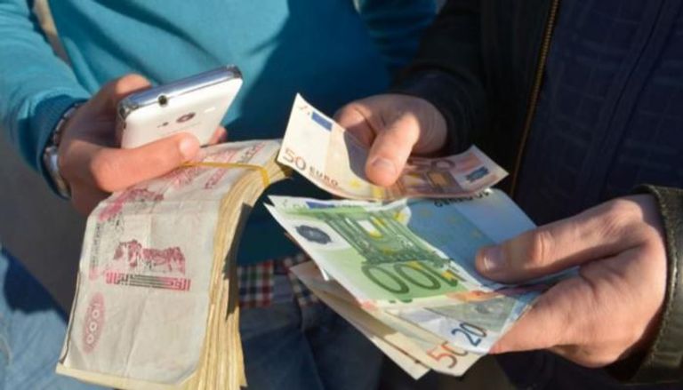 تباين أسعار العملات الأجنبية في الجزائر