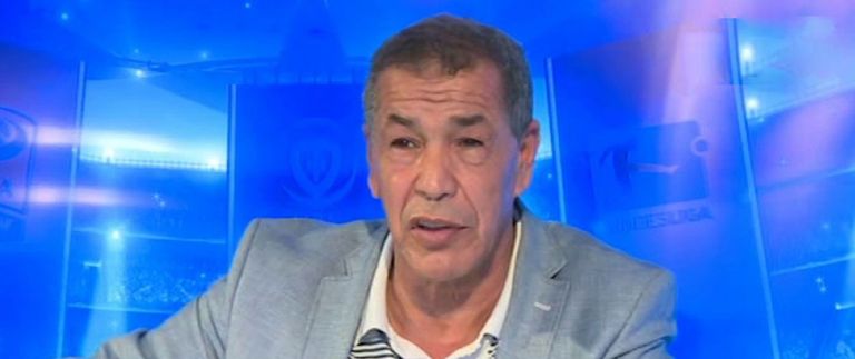 اللاعب الدولي الجزائري الأسبق علي بن شيخ الملصق الدعائي للمسلسل الجزائري عاشور العاشر