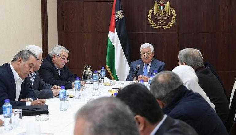 عباس في اجتماع سابق- أرشيفية