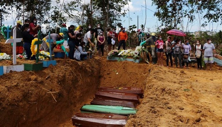 شخص يخضع لاختبار كورونا في الصين- أرشيفية