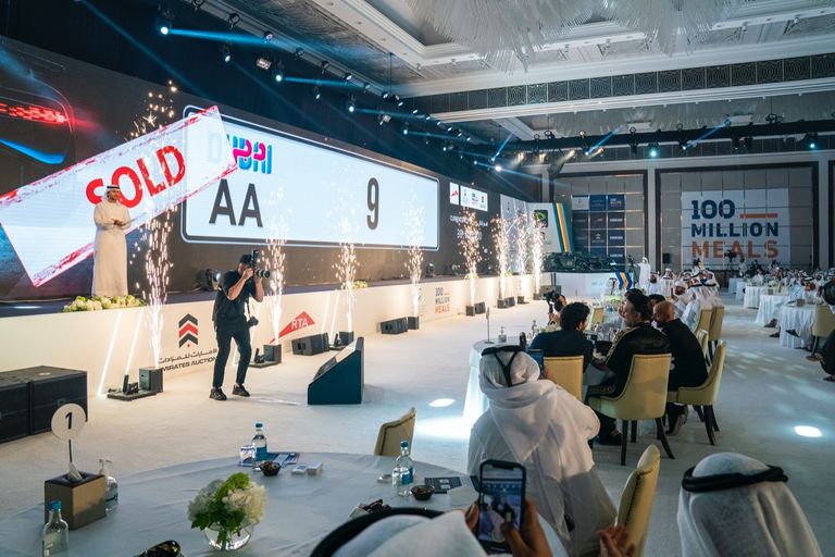 جانب من مزاد الأرقام المميزة الخيري