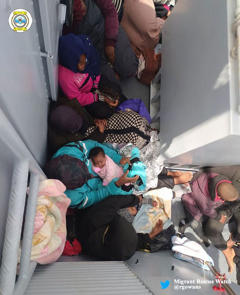 قارب المهاجرين الذي تم إنقاذه غربي ليبيا