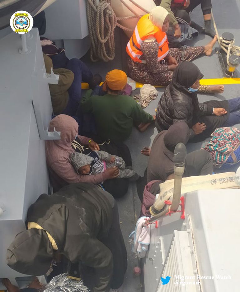 قارب المهاجرين الذي تم إنقاذه غربي ليبيا