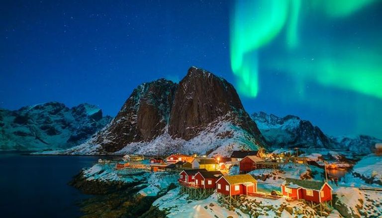 العواصف الجيومغناطيسية تسبب ظاهرة الشفق القطبي 