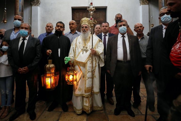 جانب من احتفالات عيد القيامة داخل كنيسة