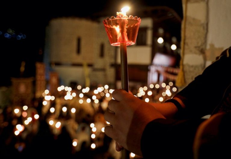 جانب من احتفالات عيد القيامة داخل كنيسة