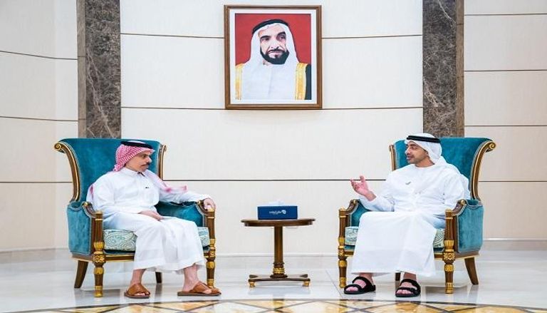 الشيخ عبدالله بن زايد آل نهيان خلال لقاء نظيره السعودي