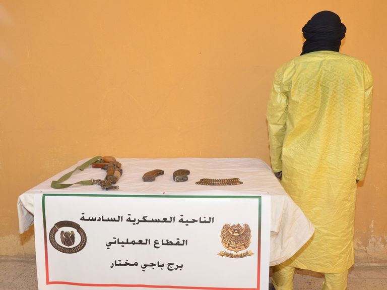 الإرهابي أبو طلحة قوات من الجيش الجزائري في عملية عسكرية ضد معاقل الإرهابيين في 2021- أرشيفية