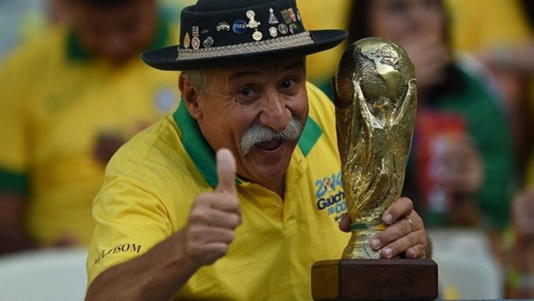 كلوفيس فيرنانديز أشهر مشجع برازيلي