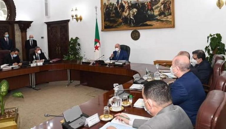 جانب من اجتماع الرئيس الجزائري بوزراء حكومته - أرشيفية