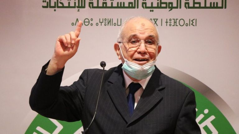 محمد شرفي رئيس سلطة الانتخابات بالجزائر قوائم انتخابية في الجزائر - أرشيفية