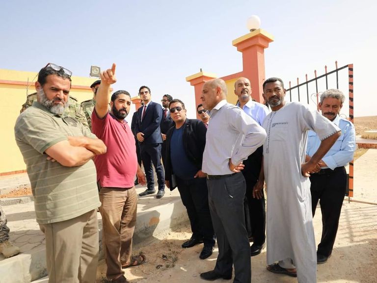 رئيس المجلس الرئاسي الليبي ونائبه خلال زيارة ضريح عمر المختار