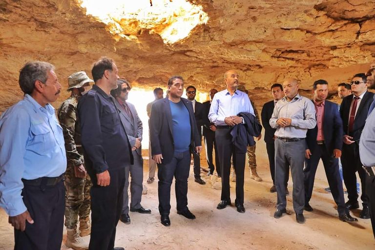 رئيس المجلس الرئاسي الليبي ونائبه خلال زيارة ضريح عمر المختار