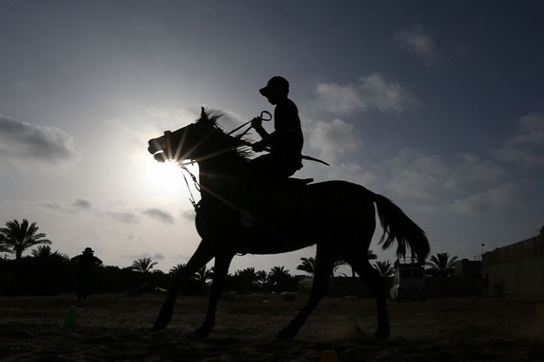 أول فريق للرماية على ظهر الخيل في غزة