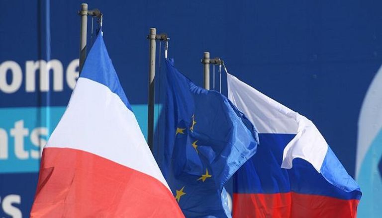 أعلام فرنسا والاتحاد الأوروبي وروسيا - أرشيفية