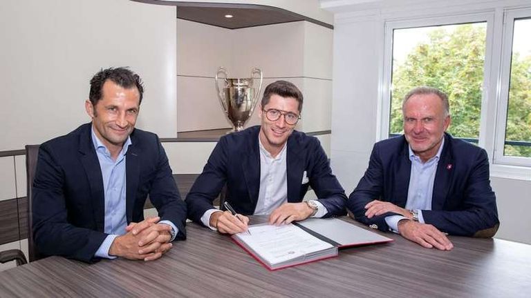 ليفا يوقع في 2019 على التجديد للبايرن روبرت ليفاندوفسكي مهاجم بايرن ميونخ