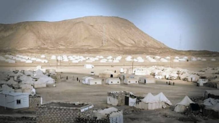 مخيمات تحت طائلة الأمطار وقذائف الحوثي