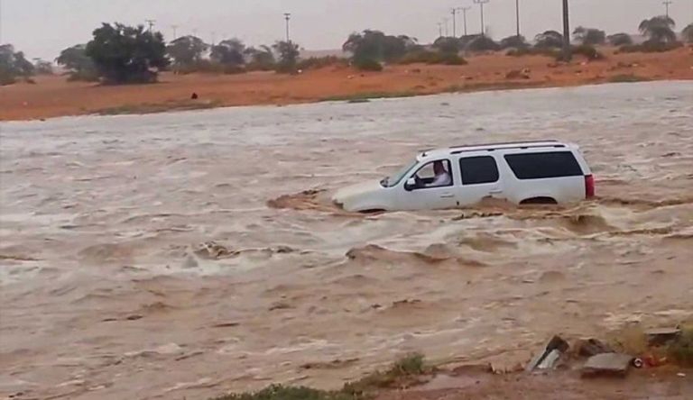 السيول تقتل 5 أشخاص في الجزائر