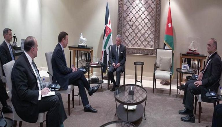العاهل الأردني خلال لقاء الوفد الأمريكي