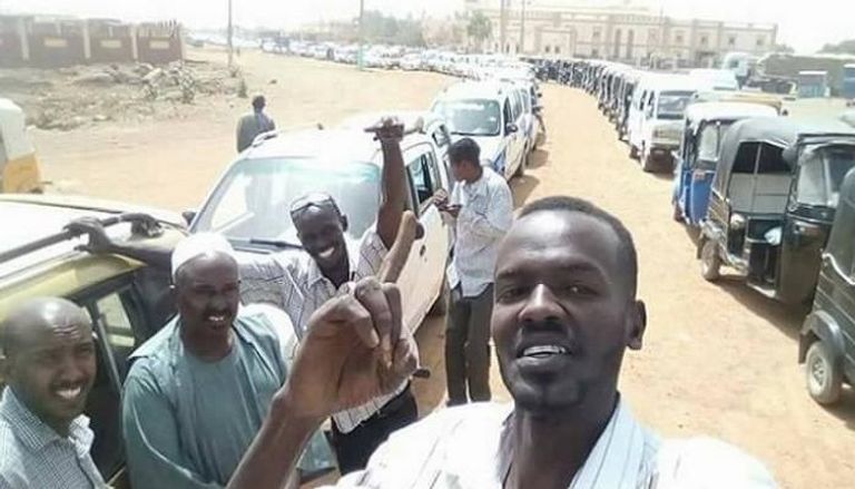 طوابير الوقود في السودان
