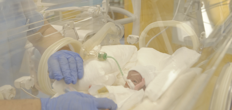 عملية الولادة تمت تحت إشراف 10 أطباء وعشرات الممرضين