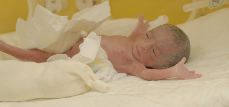 عملية الولادة تمت تحت إشراف 10 أطباء وعشرات الممرضين