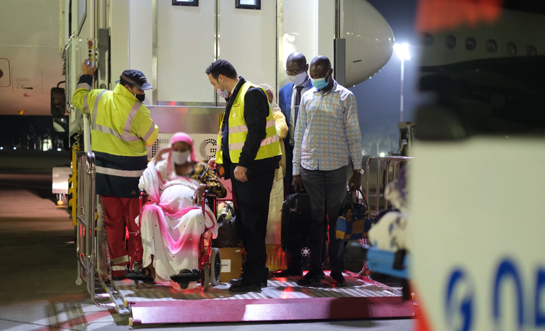 عملية الولادة تمت تحت إشراف 10 أطباء وعشرات الممرضين