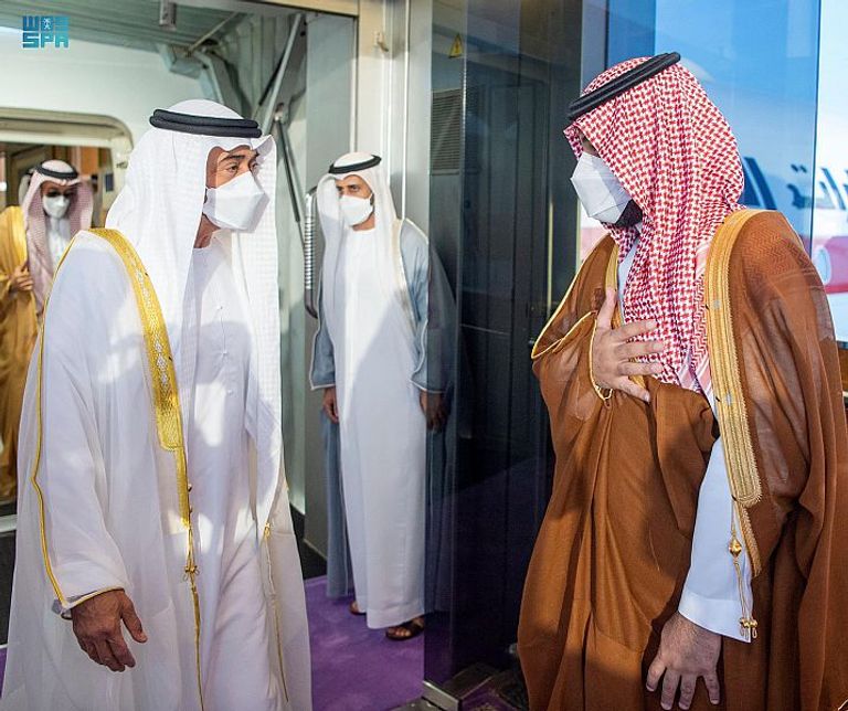 جانب من المباحثات بين ولي العهد السعودي وولي عهد أبوظبي