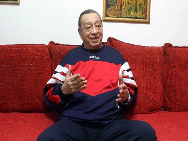 مدحت فقوسة نجم الكرة المصرية السابق