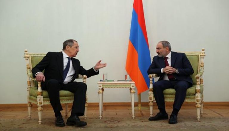 وزير الخارجية الروسي سيرجي لافروف ورئيس وزراء أرمينيا نيكول باشينيان