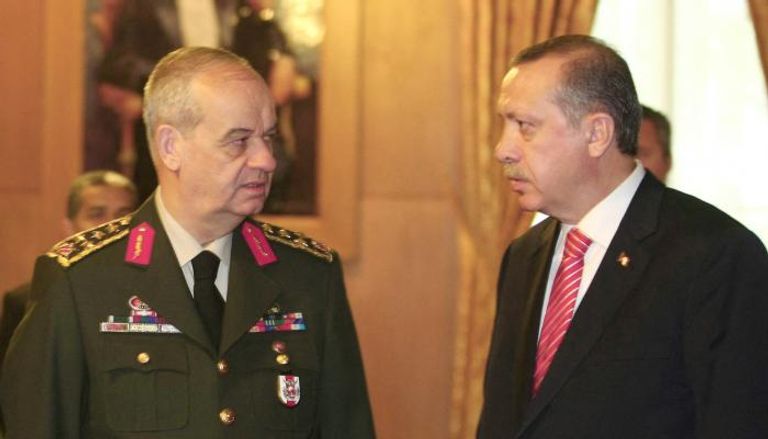 أردوغان ورئيس أركان تركيا الأسبق إلكر باشبوغ (أرشيفية)