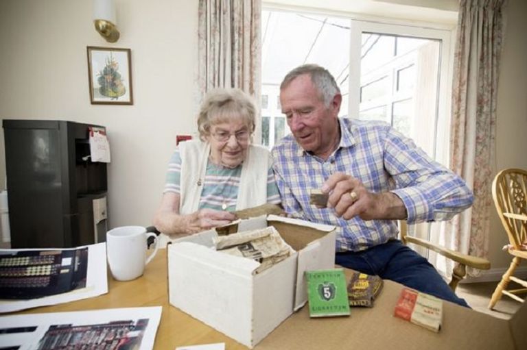 الزوجان وصندوق الرسائل - ديلي ستار