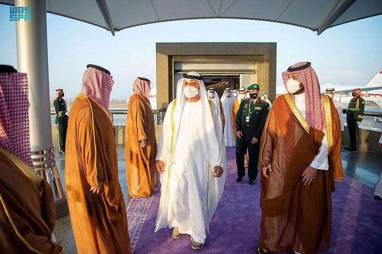 السجاد البنفسجي كان حاضرا في استقبال الشيخ محمد بن زايد