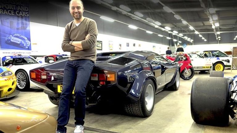 رجل الأعمال جيرارد لوبيز المذيع Jay Leno يسار الصورة