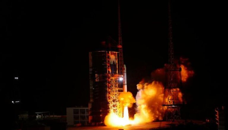 لحظة انطلاق الصاروخ الصيني الجديد حاملا أقمارا اصطناعية