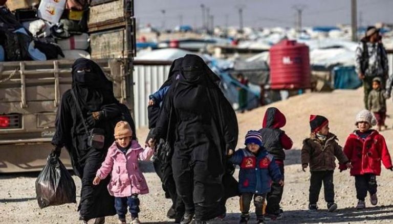 عوائل لتنظيم داعش في مخيم الهول السوري