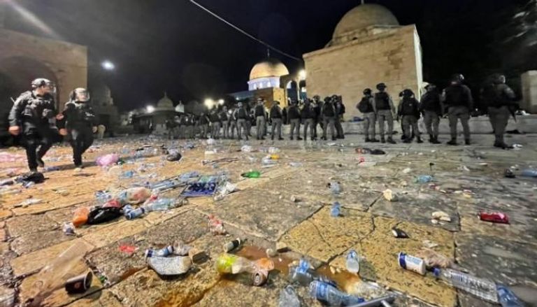 جنود الاحتلال بعد اقتحامهم المسجد الأقصى