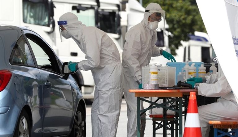 نقل جثمان أحد المتوفين بكورونا في الهند