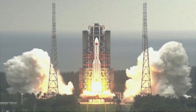 لحظة إطلاق صاروخ