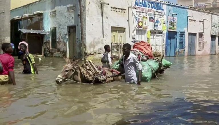 المياه تغمر أحد الشوارع في الصومال (أرشيفية)