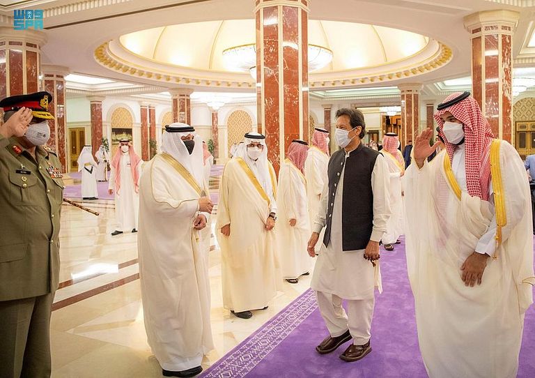 جلسة مباحثات بين ولي العهد السعودي ورئيس وزراء باكستان