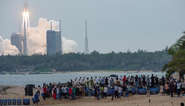 لحظة إطلاق الصاروخ الصيني من مقاطعة هاينان- رويترز