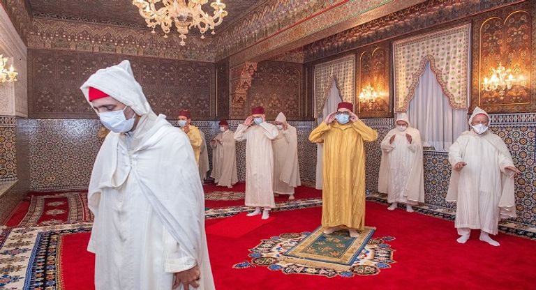 الملك محمد السادس في زيارة لقبر جده